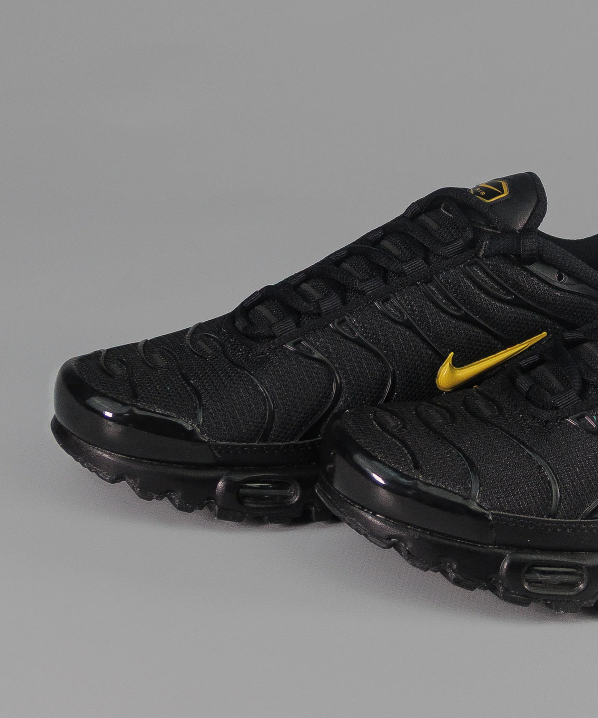 Nike Air Max TN Plus Triple Black & Gold