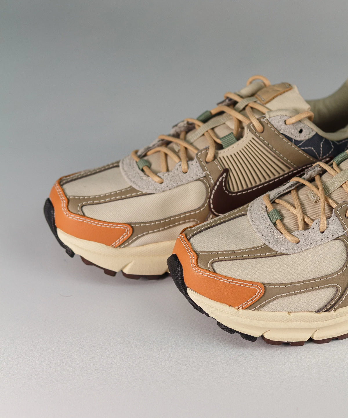 Nike Zoom Vomero 5 Sanddrift Earth Muslin