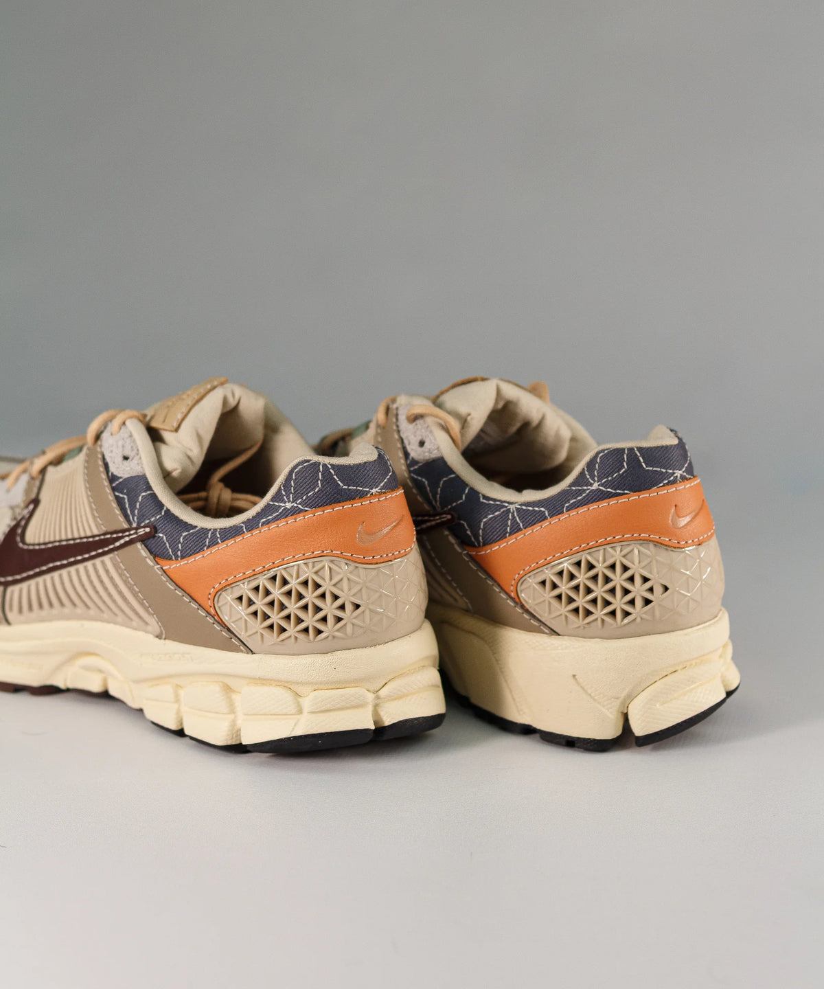 Nike Zoom Vomero 5 Sanddrift Earth Muslin