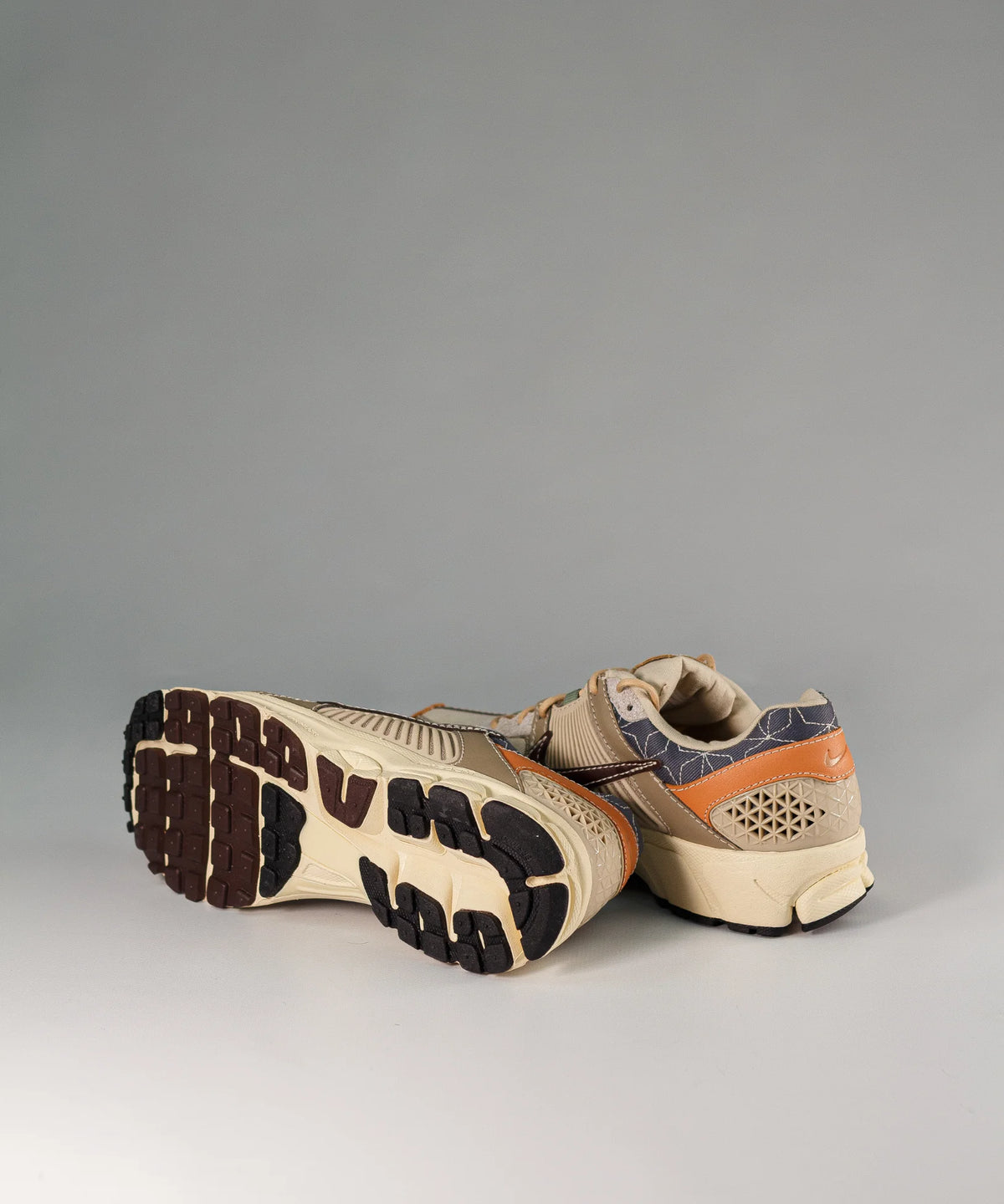Nike Zoom Vomero 5 Sanddrift Earth Muslin