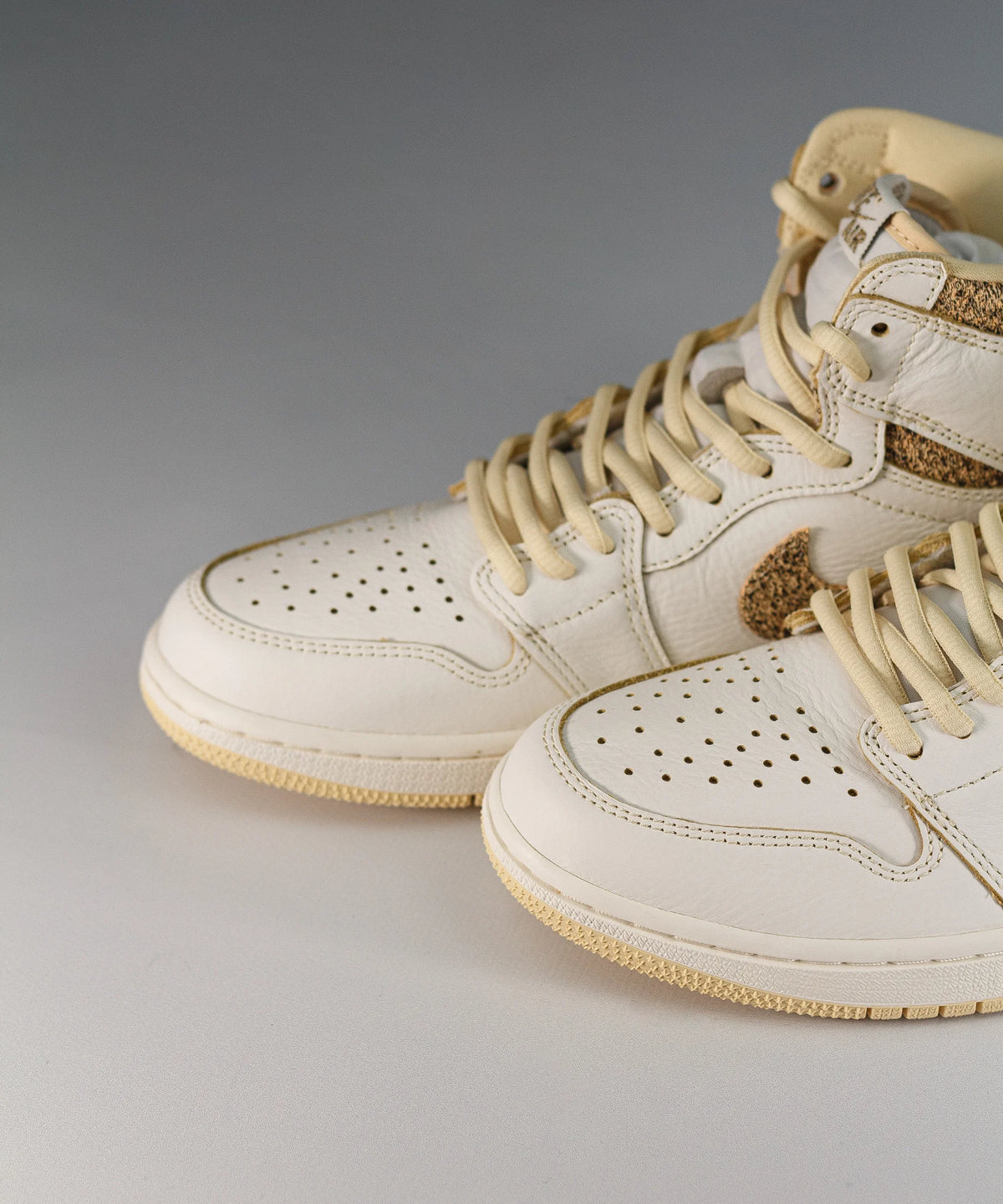 Nike Jordan 1 Retro Hi OG Craft Vanilla