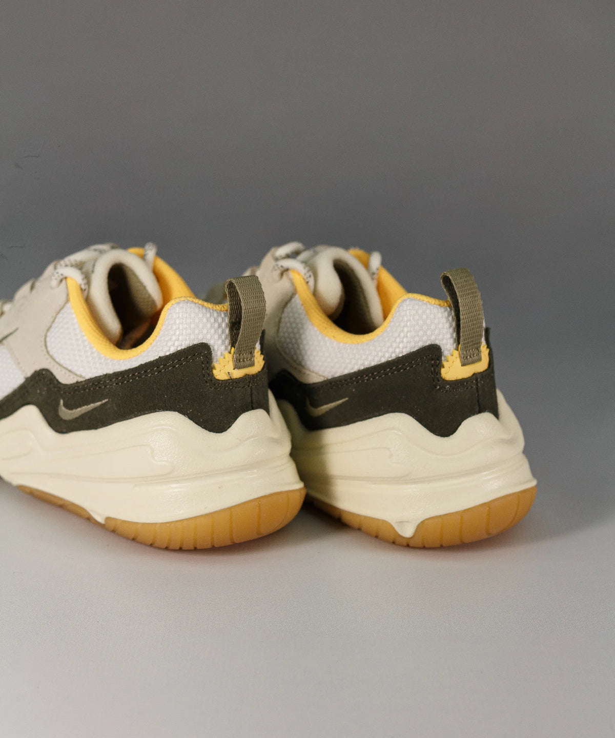 Nike Tech Hera Sail Khaki Wms