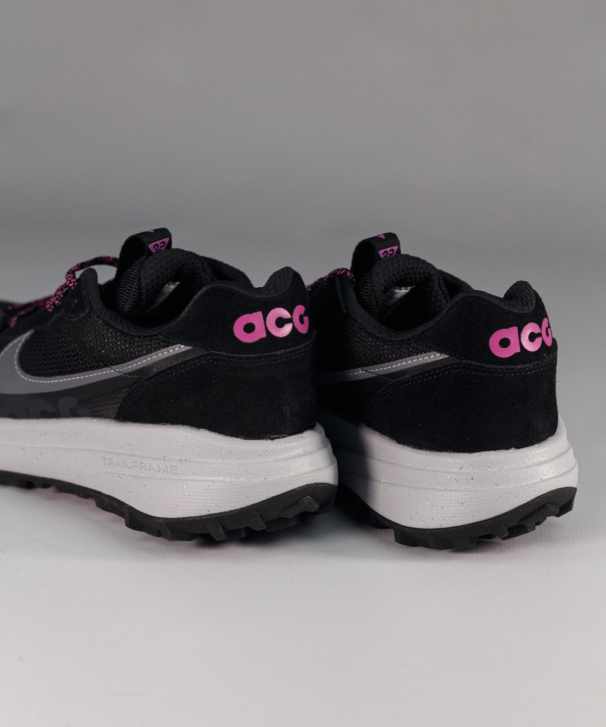 Nike ACG Lowcate Black & Pink