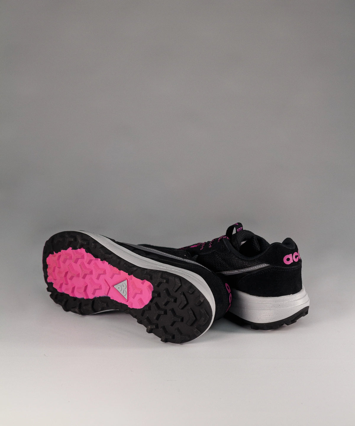Nike ACG Lowcate Black & Pink