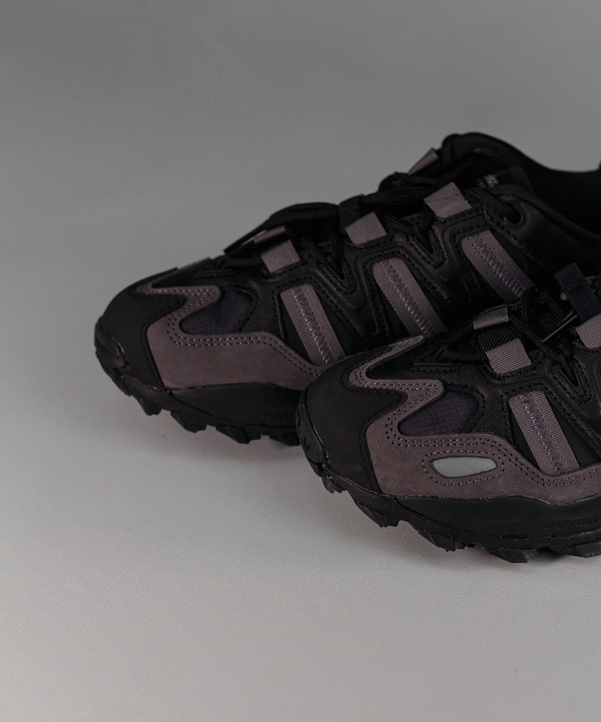 Чорно-сірий Adidas Hyperturf