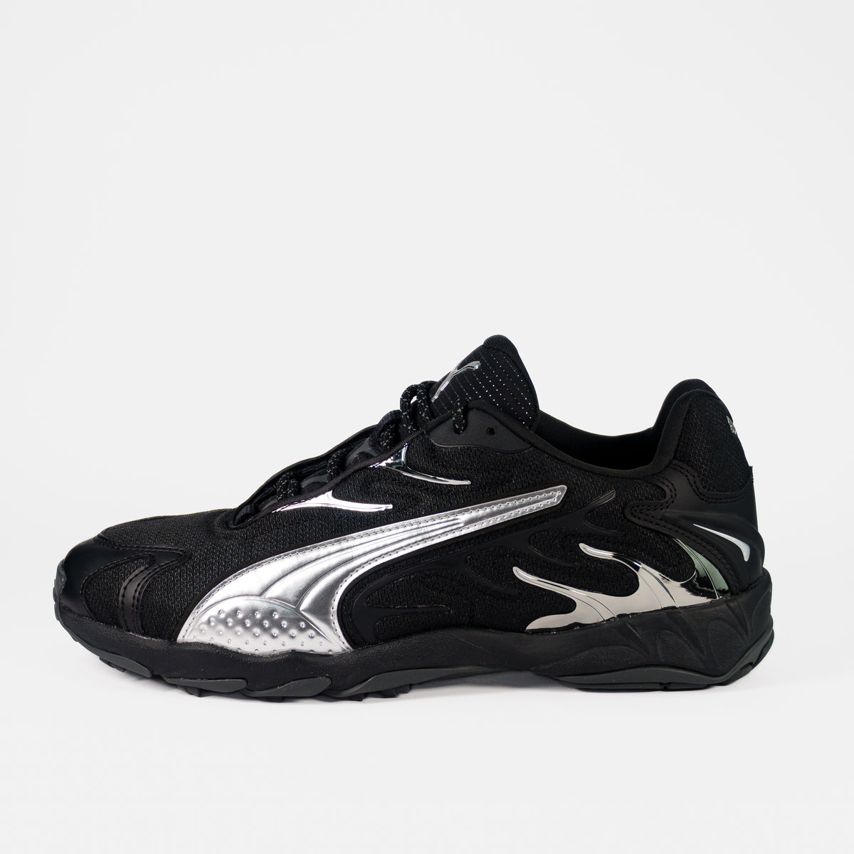 Puma Inhale Smile Silver Black — бічний профіль: чорний верх, срібний Formstrip і хромовані вставки на п'яті