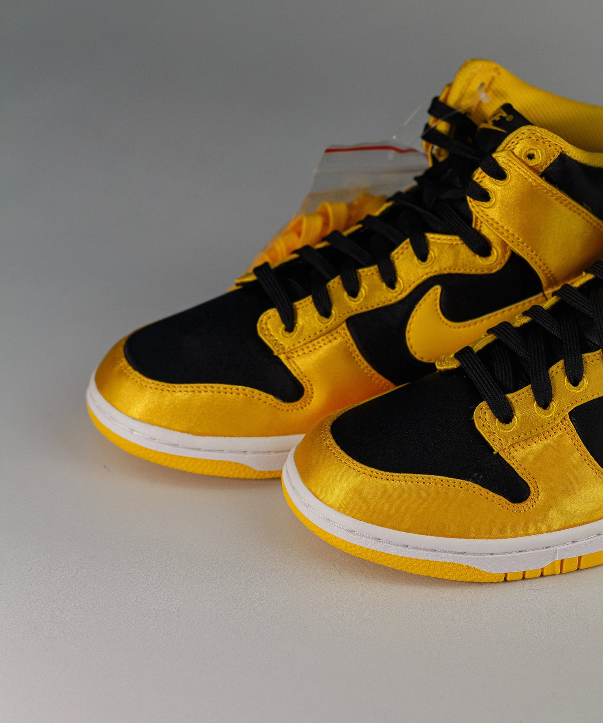 Nike Dunk High Satin Goldenrod Wms