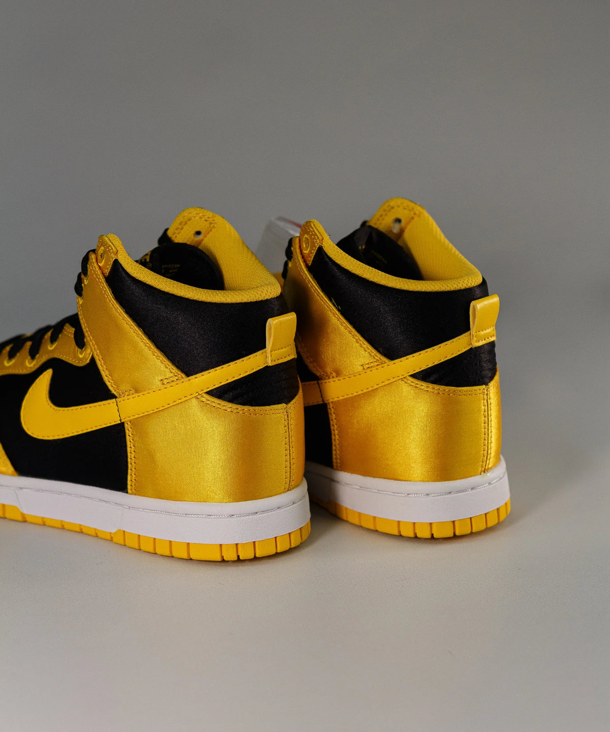Nike Dunk High Satin Goldenrod Wms