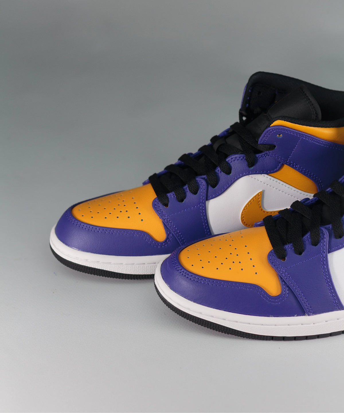 Nike Air Jordan 1 Mid Lakers
