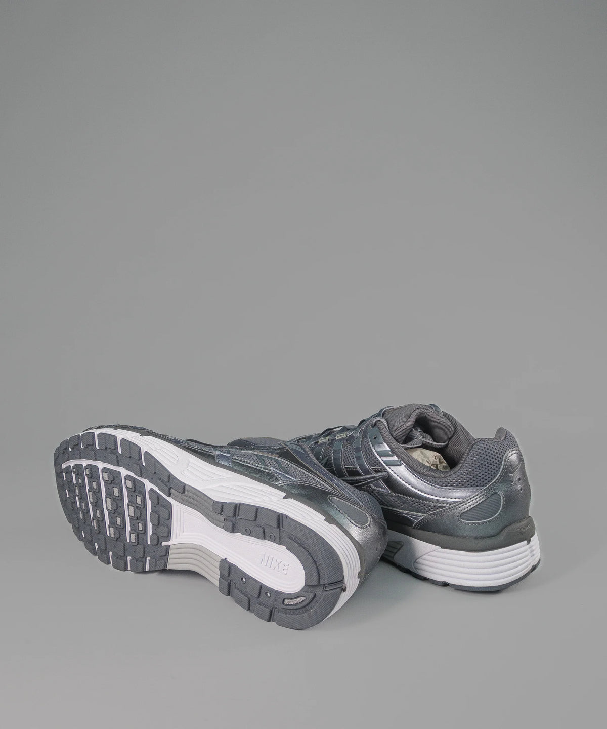 Nike P-6000 Metallic Cool Grey