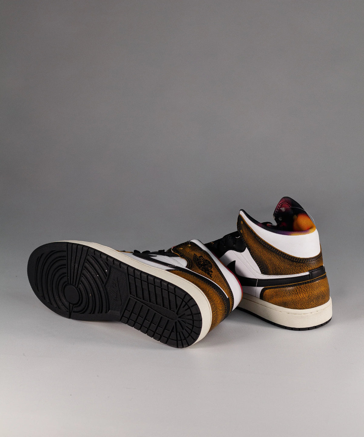 Nike Air Jordan 1 Mid SE Wear-Away