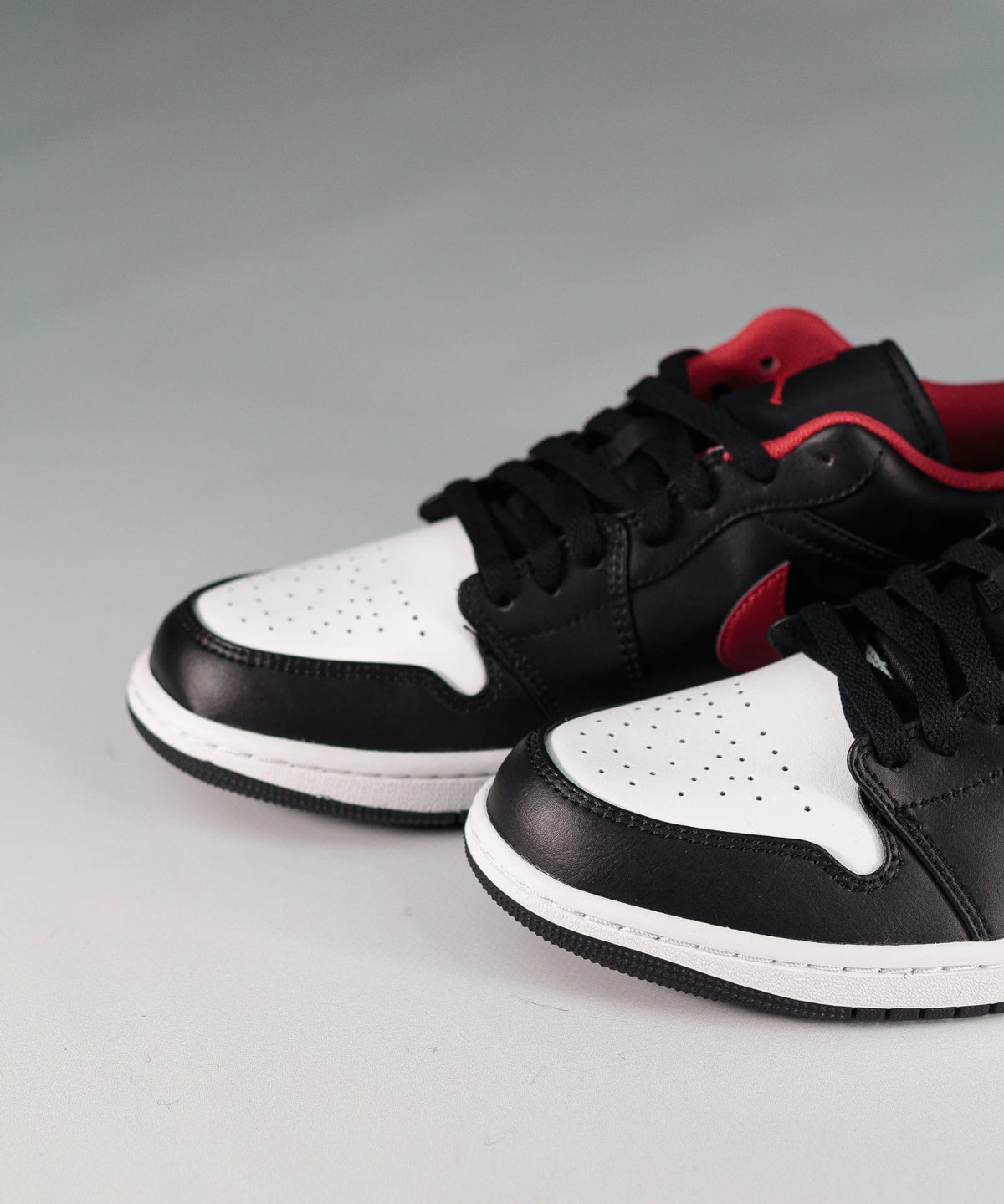 Nike Air Jordan 1 Low White Toe