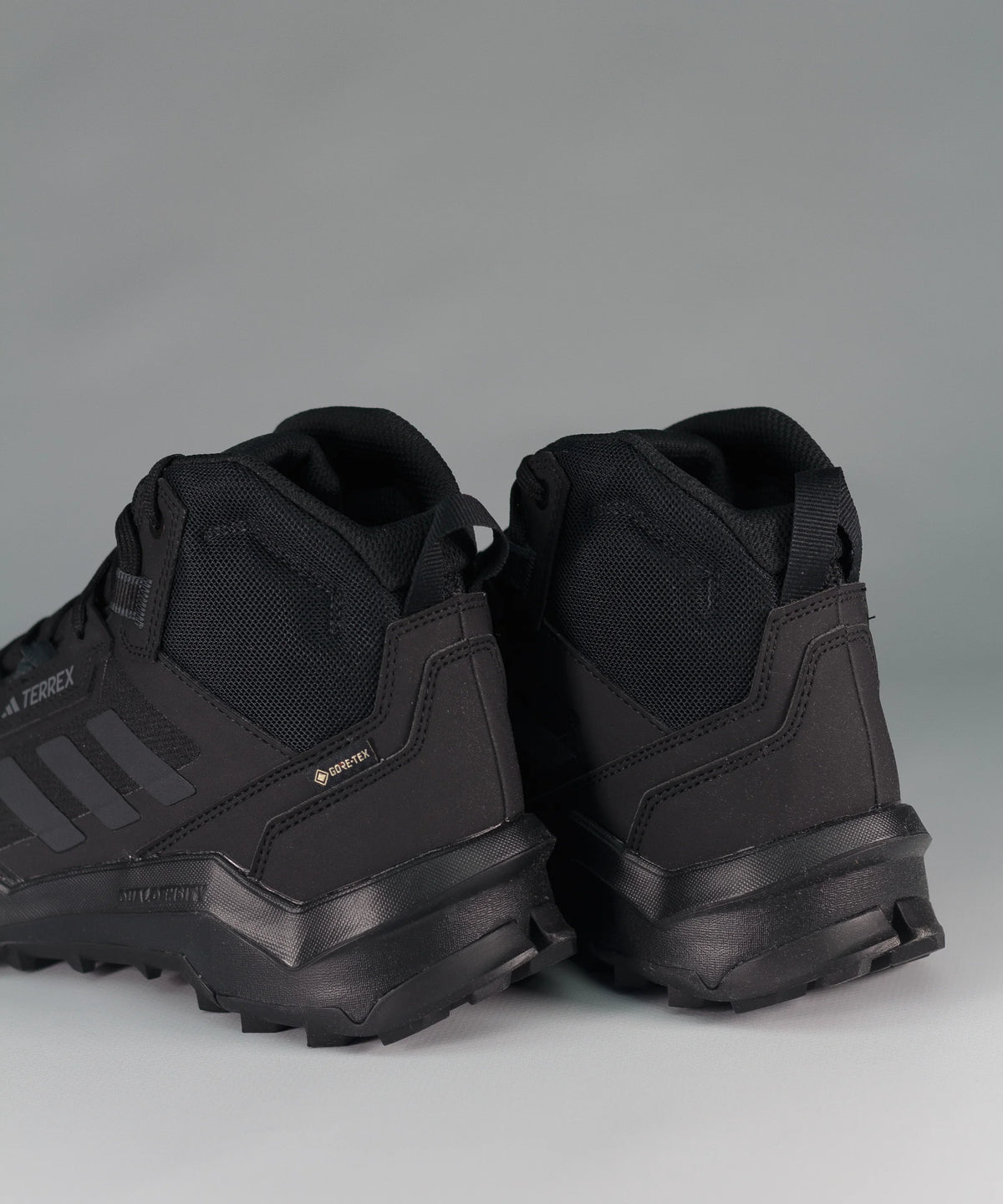 Adidas Terrex AX4 Full Black Mid Gore-Tex Wnt