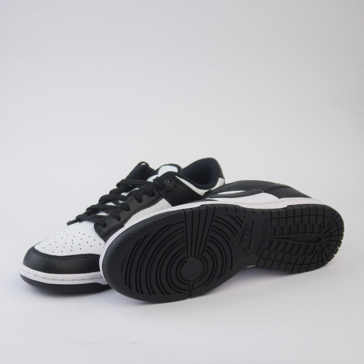 Nike Dunk Low Retro Classic White Black Panda Wms