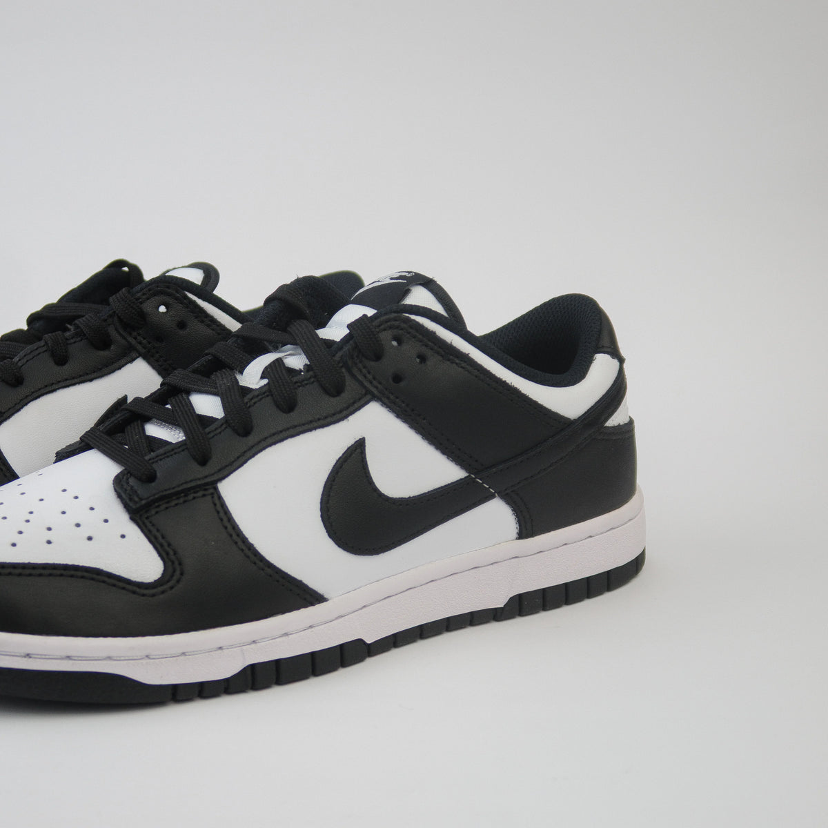 Nike Dunk Low Retro Classic White Black Panda Wms