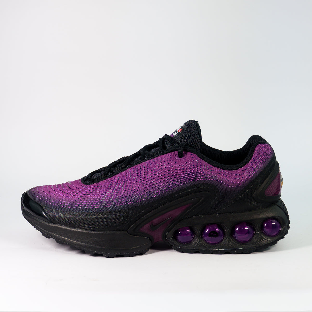 Nike Air Max DN SE Bold Berry Hyper Violet — бічний профіль з градієнтом і видимими Air-капсулами