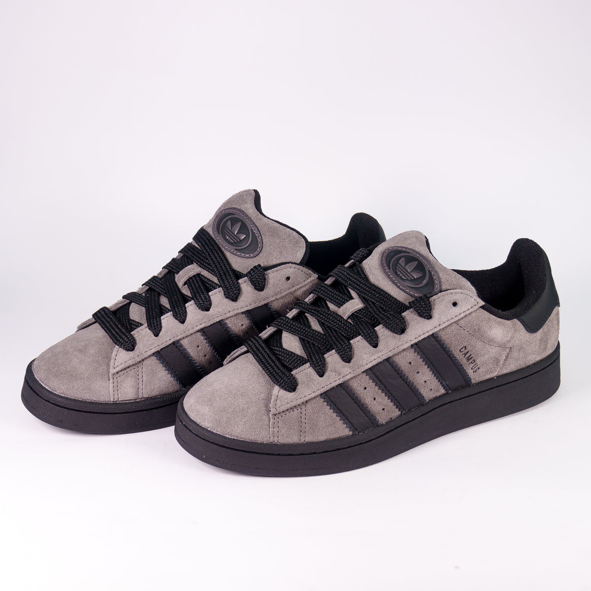 Кеди Adidas Campus 00s Charcoal Core Black Grey в парі — вид три чверті спереду