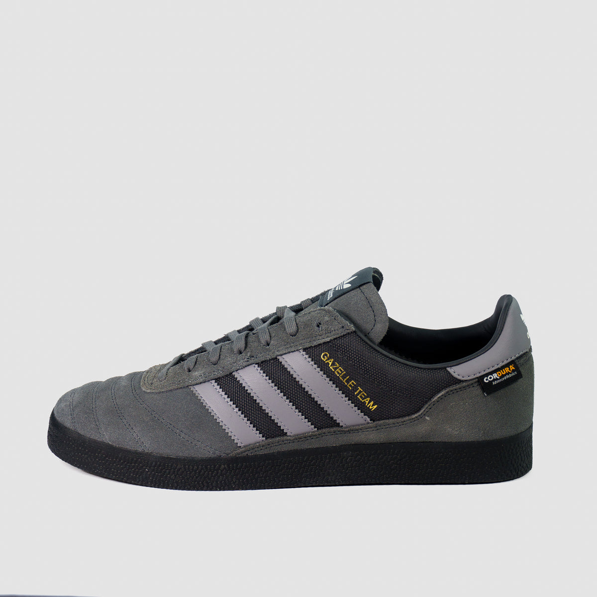 Adidas Gazelle Team Cordura Grey — бічний профіль, сірі три смужки на темній сітці