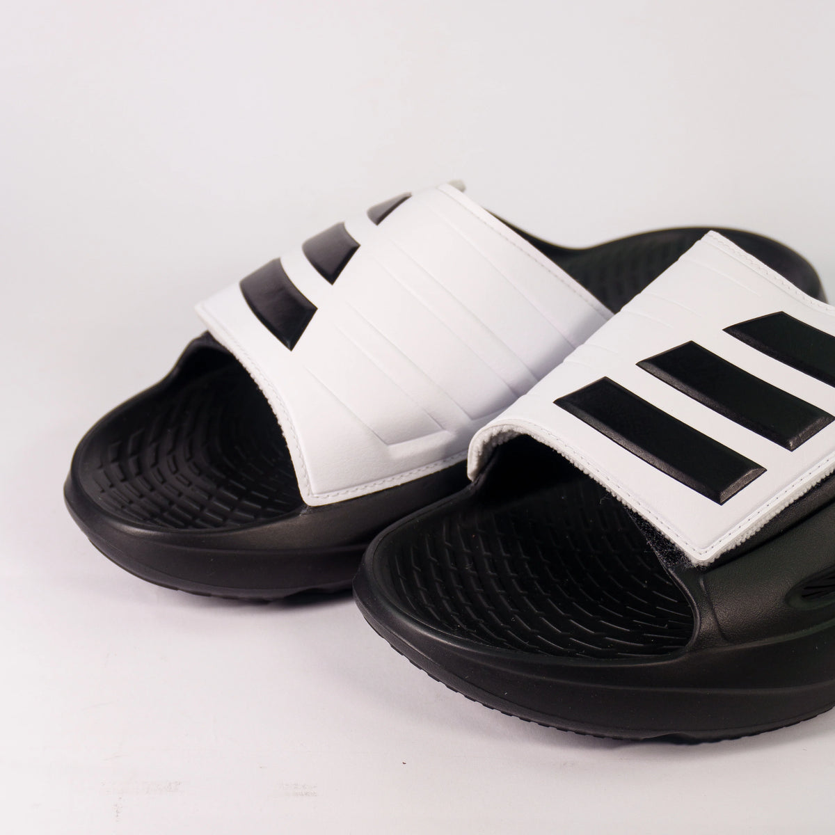 Тапочки Adidas Lightblaze Slides Black & White