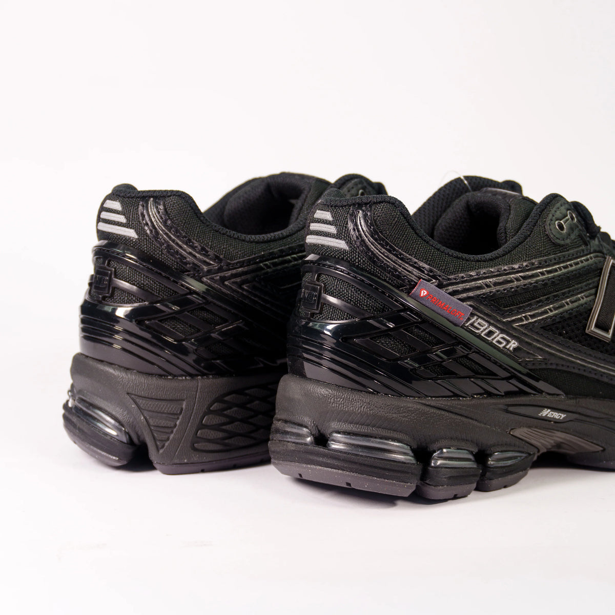 New Balance 1906R Full Black Primaloft
