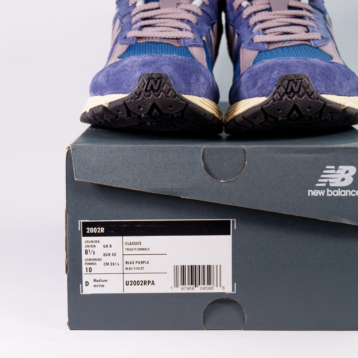 New Balance 2002R Blue Purple на коробці New Balance з етикеткою U2002RPA