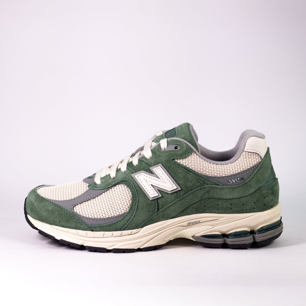 New Balance 2002R Green White — бічний профіль, амортизація N-ergy