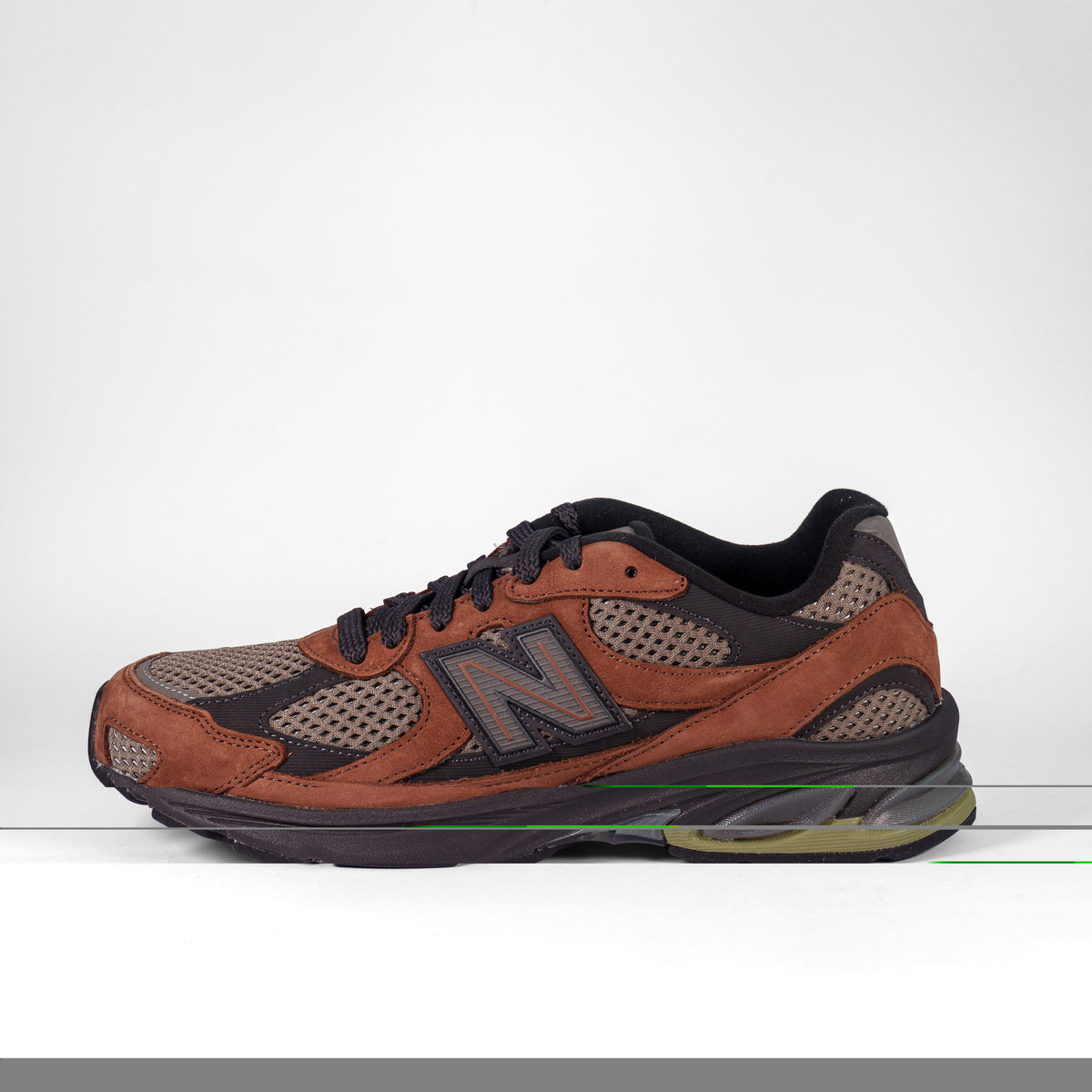 New Balance 2010 Brown — бічний профіль: руда замша, коричнева сітка і графітова N